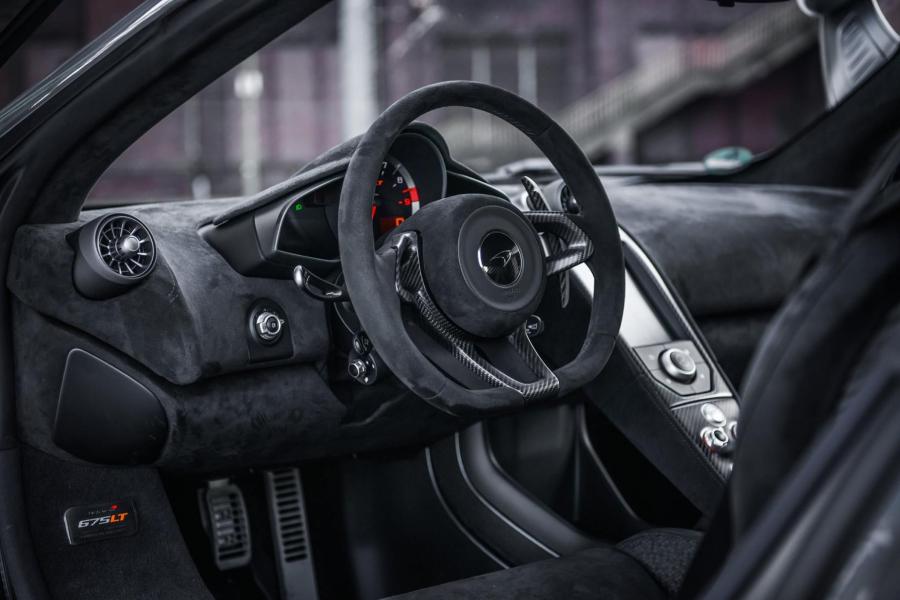 Интерьер McLaren 675LT by Edo Competition 2017 года  (фото 16 из 26)